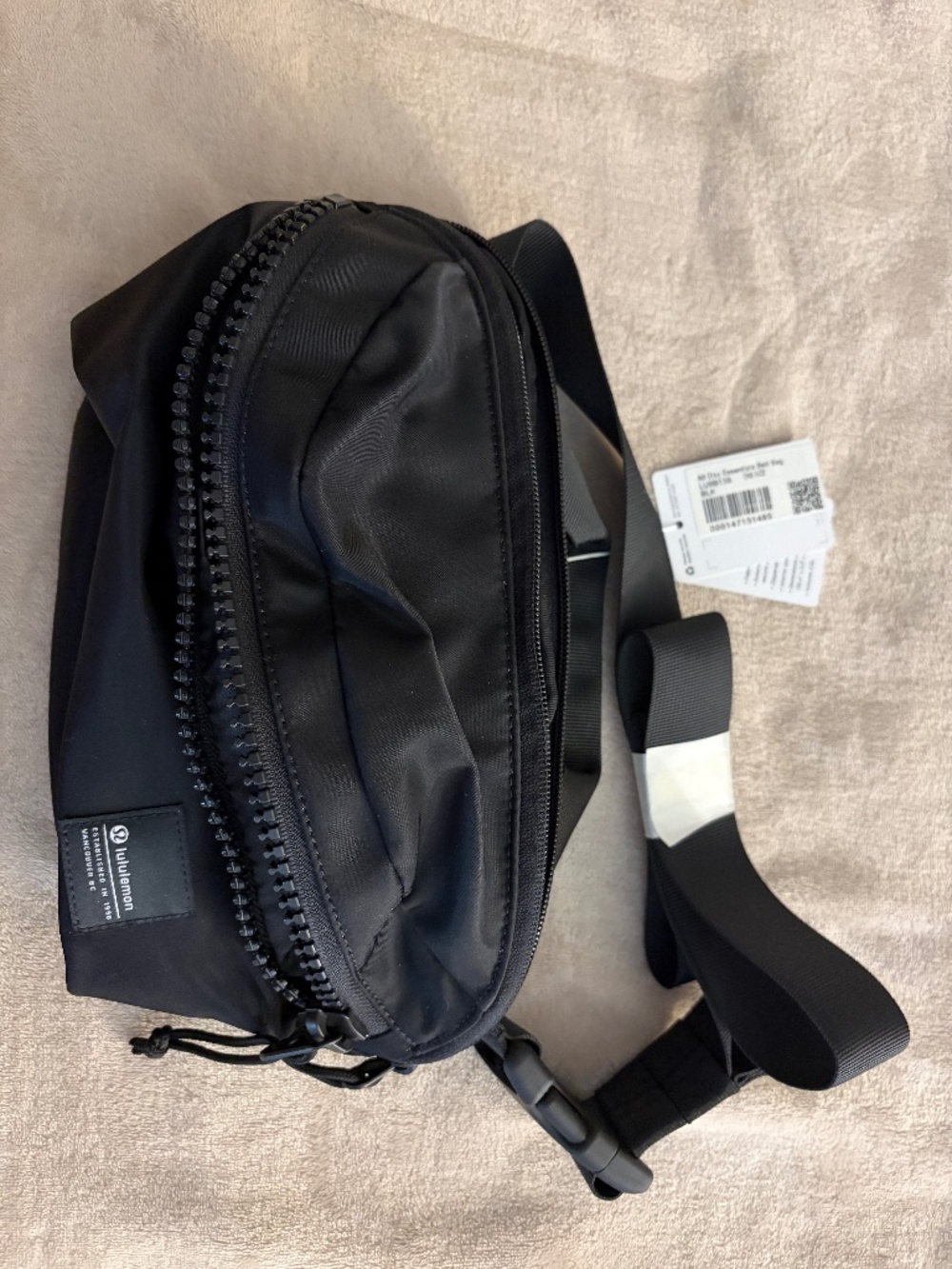 NEW WITH TAGS Large Lululemon Crossbody